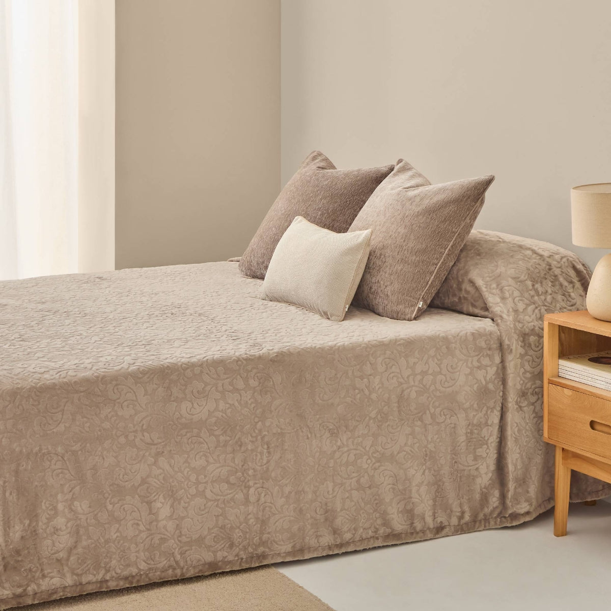 Fleece bed blanket with paisley relief and sherpa reverse Florfli