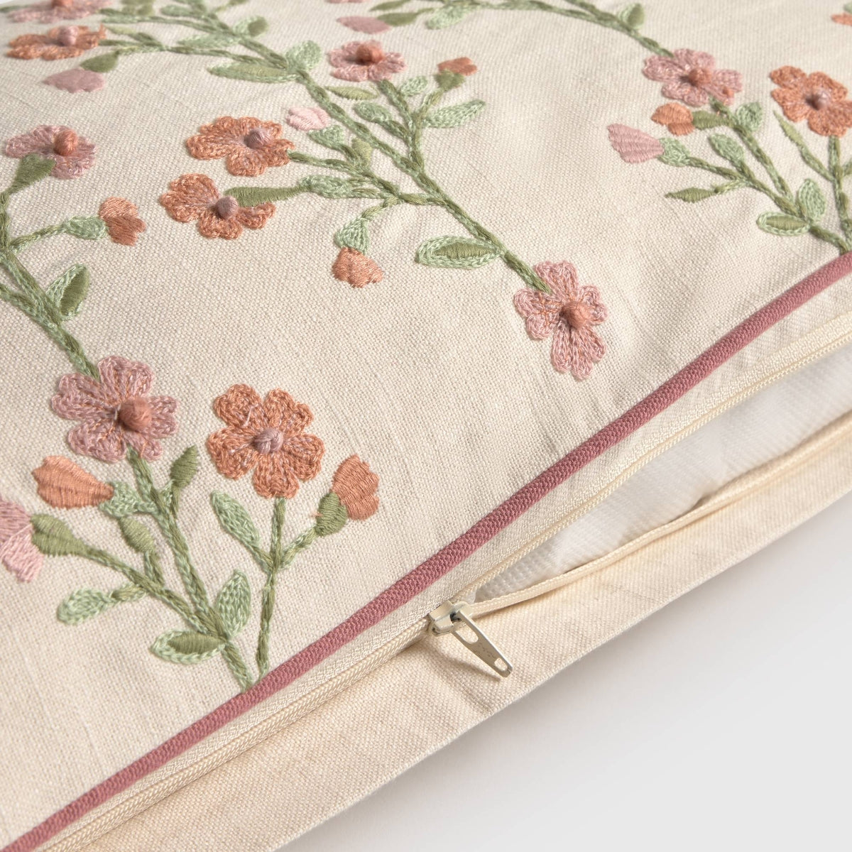 LALAVIN-COJIN-A ROSA-2