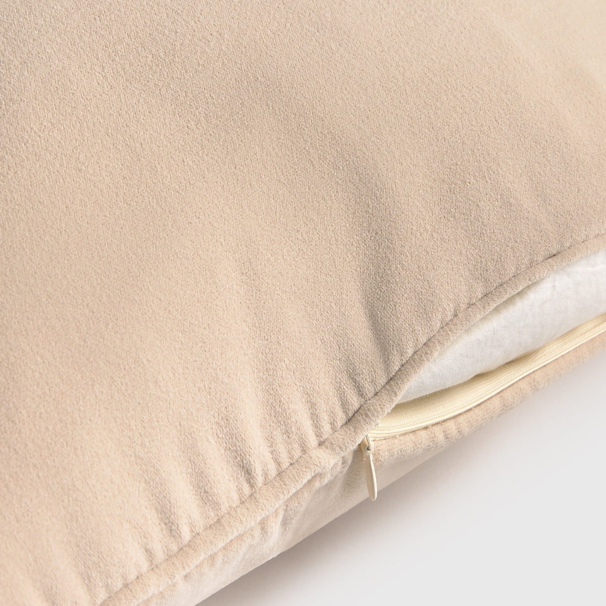 PUPI-COJIN-A MARFIL CRUDO-1