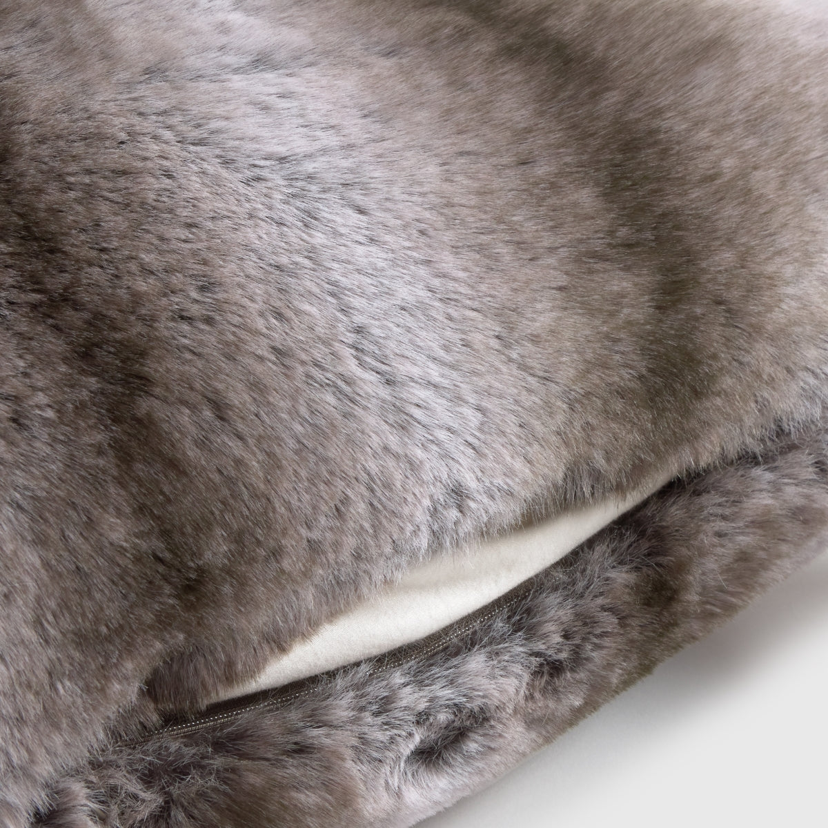 BEARSKIN-COJIN-A GRIS-1